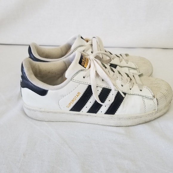 Adidas  Superstar Sneakers U.S. size 6.5 women's - Picture 4 of 14